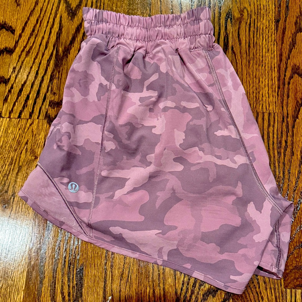 Lululemon pink camo Hotty Hot shorts, size 4, excellent condition. 4” length.